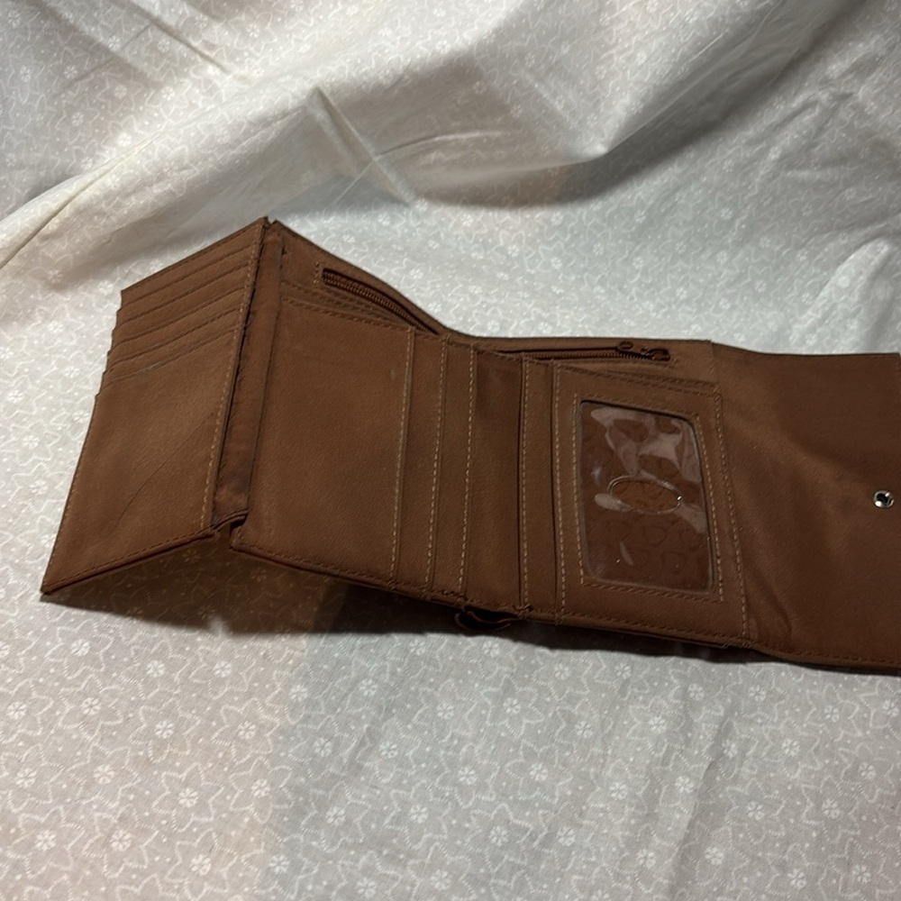 Liz Claiborne Trifold Wallet - Picture 9 of 13